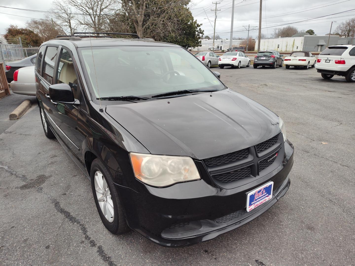 2016 Black Dodge Grand Caravan (2C4RDGCG0GR) , Automatic transmission, located at 5700 Curlew Drive, Norfolk, VA, 23502, (757) 455-6330, 36.841885, -76.209412 - Photo#5